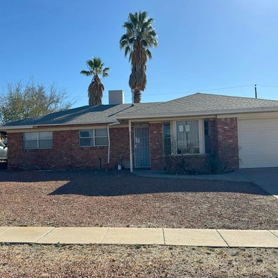 2702 Claude Dove Dr, Las Cruces, NM 88011