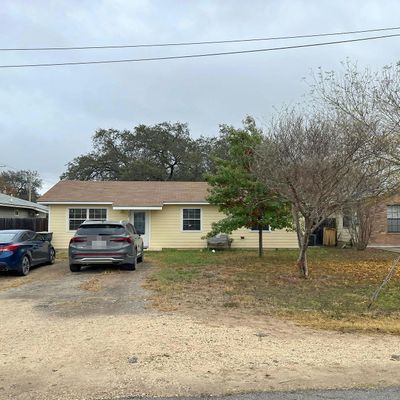 304 Perez St, Uvalde, TX 78801