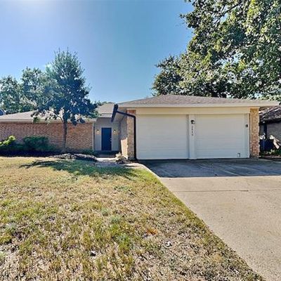 2840 Woodpath Ln, Bedford, TX 76021