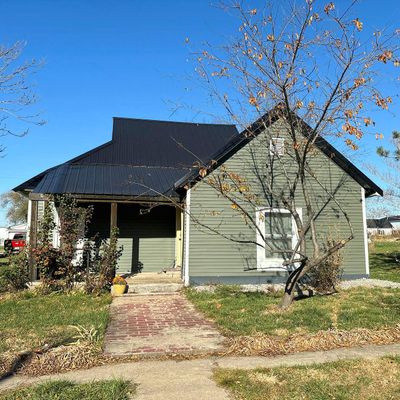 407 E Salling St, Perry, MO 63462