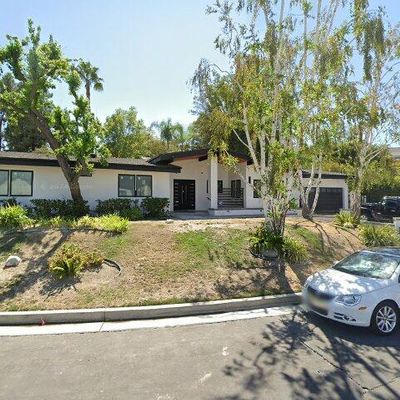 5613 El Canon Ave, Woodland Hills, CA 91367