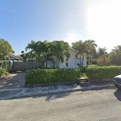 718 W Lakewood Rd, West Palm Beach, FL 33405