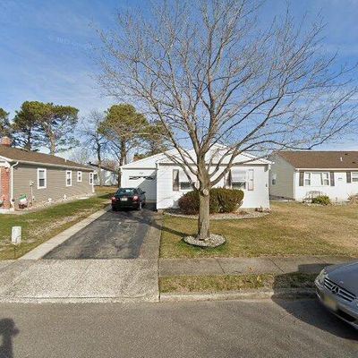 69 Virgin Islands Dr, Toms River, NJ 08757