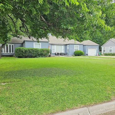 825 S Dixon St, Gainesville, TX 76240