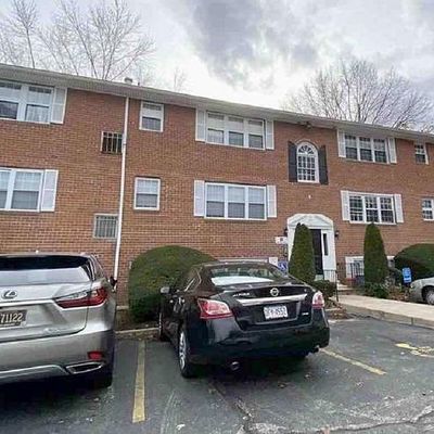 826 S Ave Apt R4, Secane, PA 19018