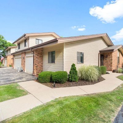 828 Pilgrim Pkwy, Elm Grove, WI 53122