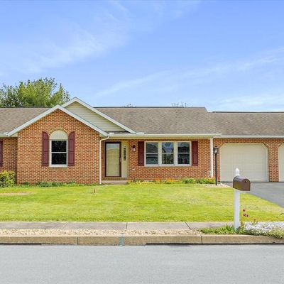 83 Parkwood Dr, Greencastle, PA 17225