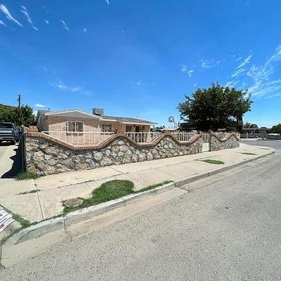 8300 Mount Whitney Dr, El Paso, TX 79904