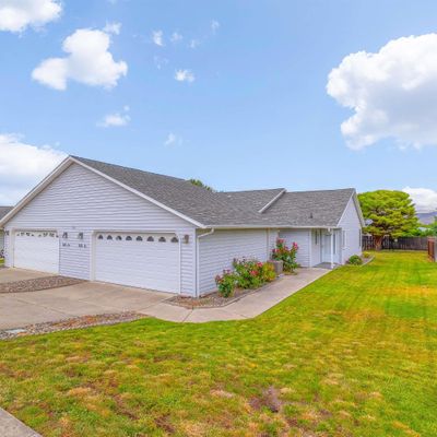 831 Stewart Ave #B, Lewiston, ID 83501