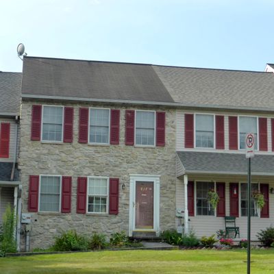 838 Knoll Dr, Mount Joy, PA 17552