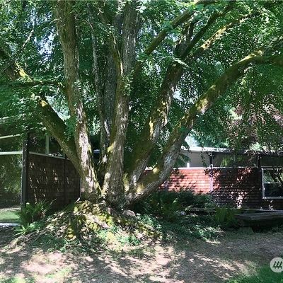 8391 Grand Ave Ne, Bainbridge Island, WA 98110