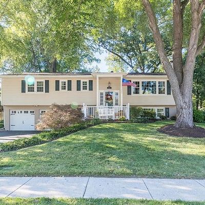 8400 Cherry Valley Ln, Alexandria, VA 22309