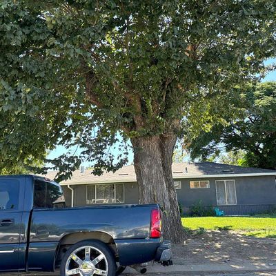 8501 Stakes St, Patterson, CA 95363