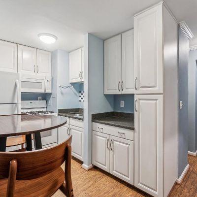 801 Pitt St N #204, Alexandria, VA 22314