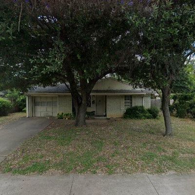 811 N Cooper St, Arlington, TX 76011