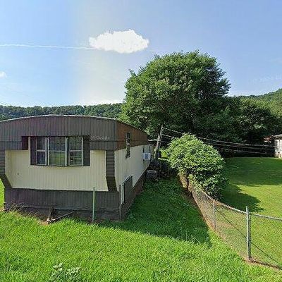 88 Mullins Addition Dr, Pikeville, KY 41501