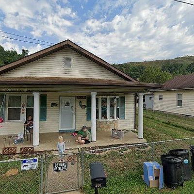 880 Jordan Dr, Costa, WV 25051