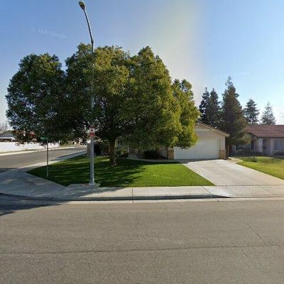 8801 Chisholm Dr, Bakersfield, CA 93312