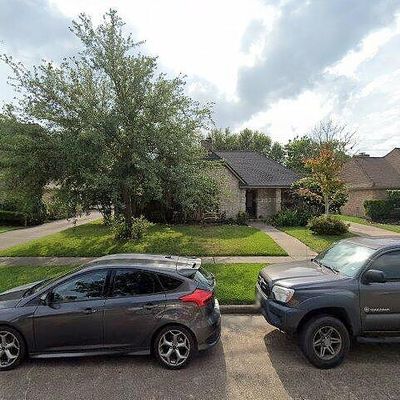 8806 Chelsworth Dr, Houston, TX 77083