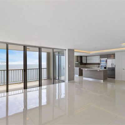 881 Ocean Dr, Key Biscayne, FL 33149