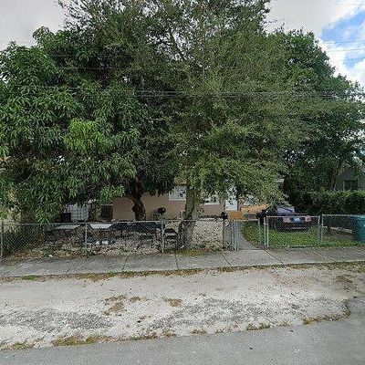 8818 Nw 22 Nd Pl, Miami, FL 33147