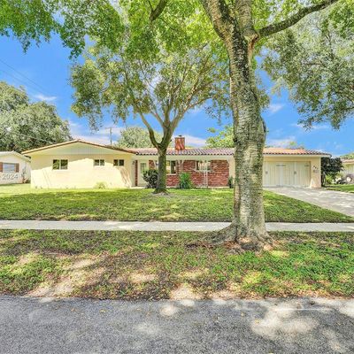 883 Gardenia Ln, Plantation, FL 33317