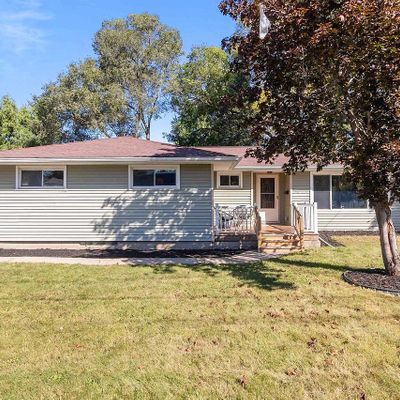 884 Roosevelt St, Menasha, WI 54952