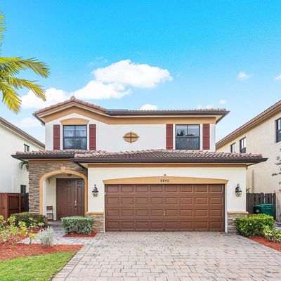 8840 Nw 99 Th Path, Doral, FL 33178