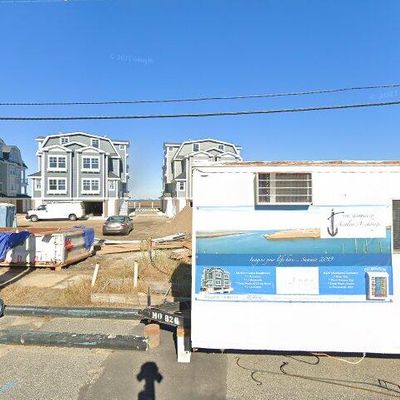 885 21 St St, Avalon, NJ 08202