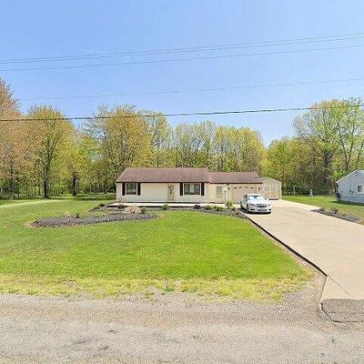 886 Ridge Rd, Vienna, OH 44473