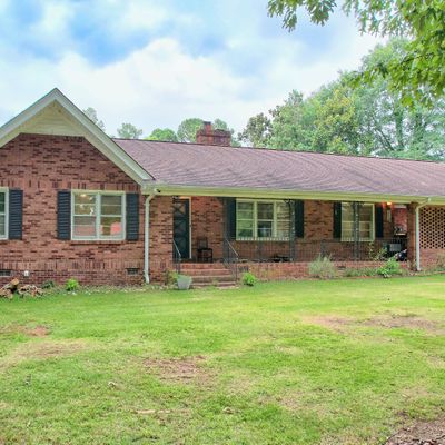 887 Lakeview Hts, Cornelia, GA 30531