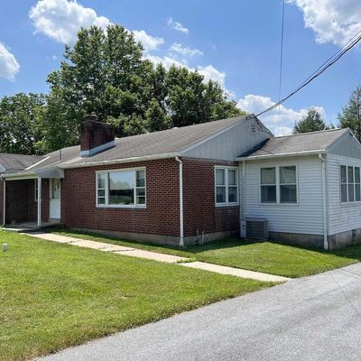 888 Old Airport Rd, Douglassville, PA 19518