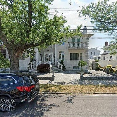 8910 158 Th Ave, Howard Beach, NY 11414