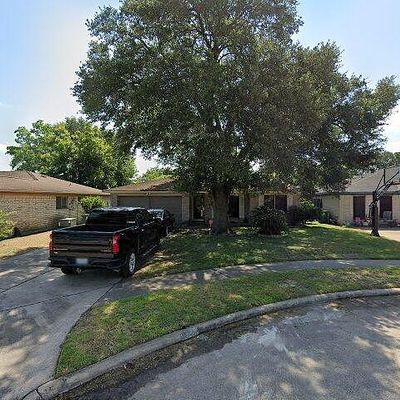 8910 Lazy River Ln, Houston, TX 77088