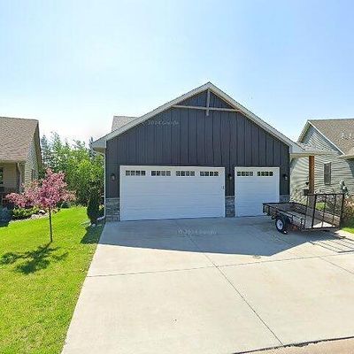 8949 Parkview Cir, Chisago City, MN 55013