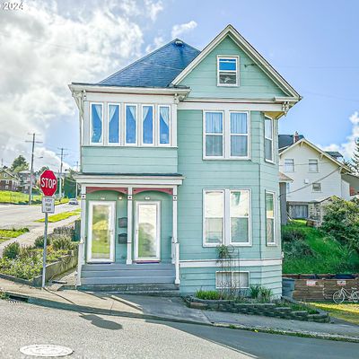 895 11 Th St, Astoria, OR 97103