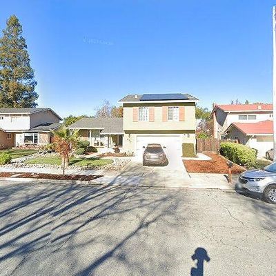 895 W 8 Th St, Gilroy, CA 95020