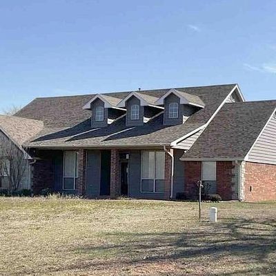 896 Liveoak Ln, Blanchard, OK 73010