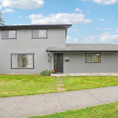 898 Mill St, Kelso, WA 98626