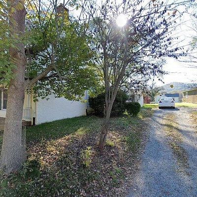 9 Cowgill Miller Ln, Flint Hill, VA 22627