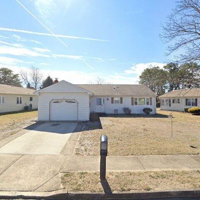 9 Lismore Dr, Toms River, NJ 08757