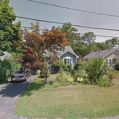 9 Oak St, Bayport, NY 11705