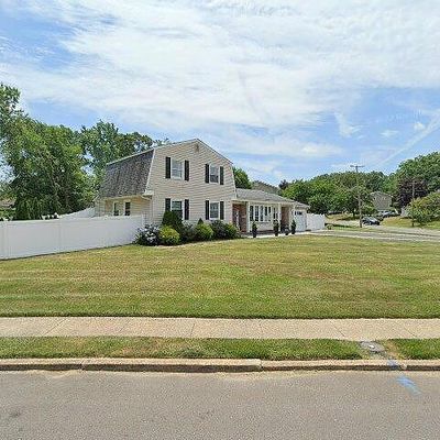 9 Taunton Dr, Howell, NJ 07731