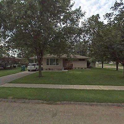 90 Bel Aire Dr, Waukee, IA 50263