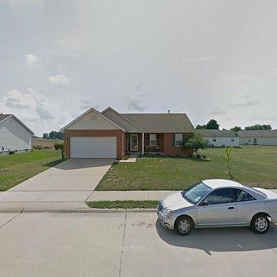 90 Quail Dr E, Highland, IL 62249