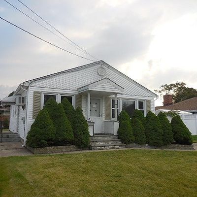 90 W 11 Th St, Deer Park, NY 11729