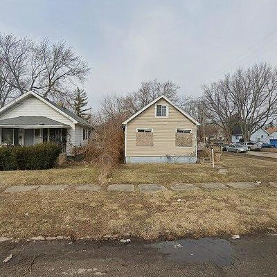 902 Barrie Ave, Flint, MI 48507