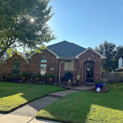 902 Meadow Flower Ln, Garland, TX 75043