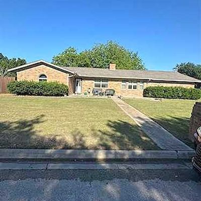 903 W University Dr, Gainesville, TX 76240