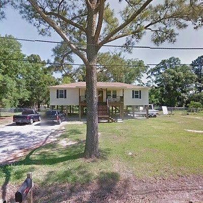 9035 Mclean St, Bayou La Batre, AL 36509